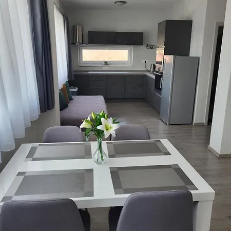 Gabriela Apartment *